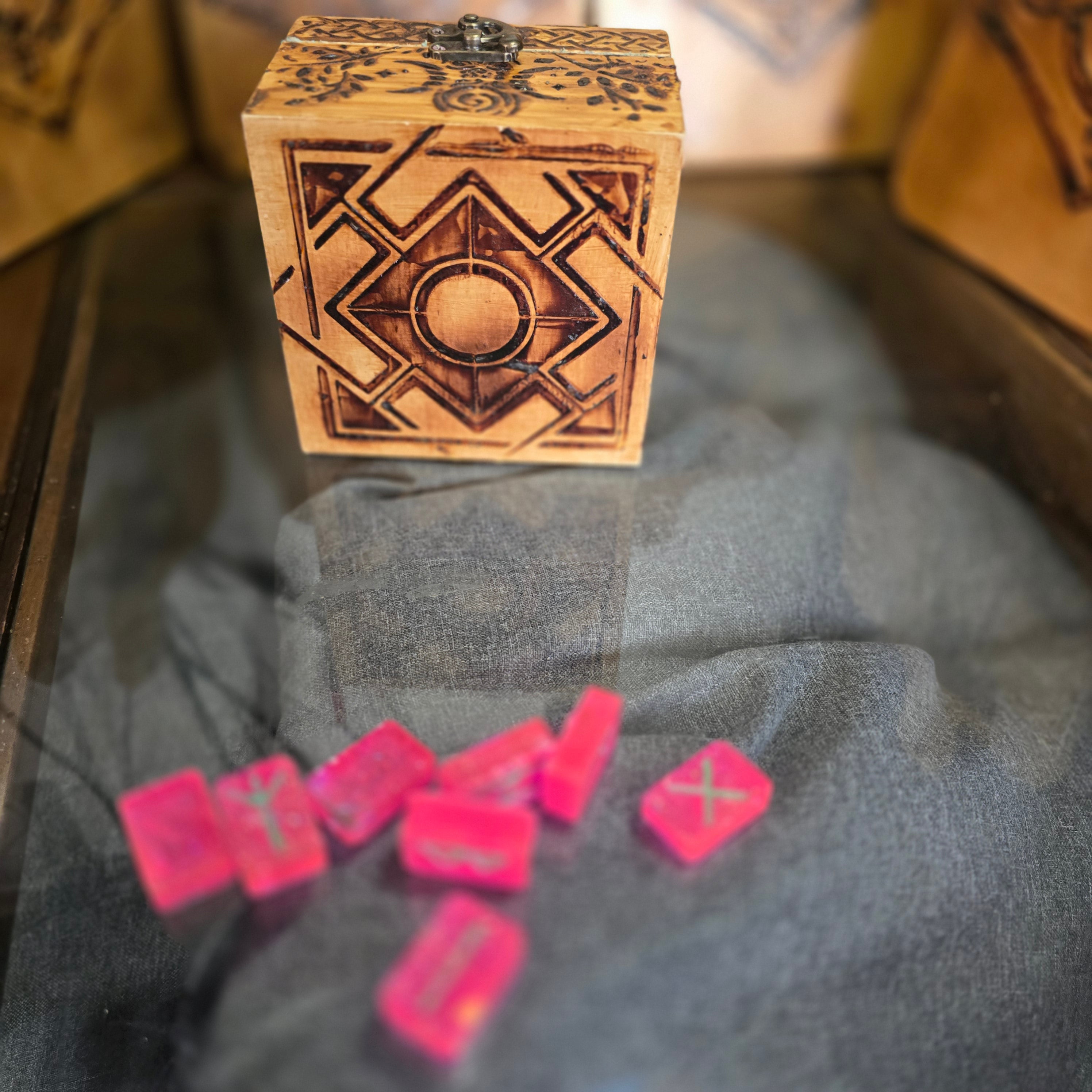 RUNE SET WITH CUSTOM CASE