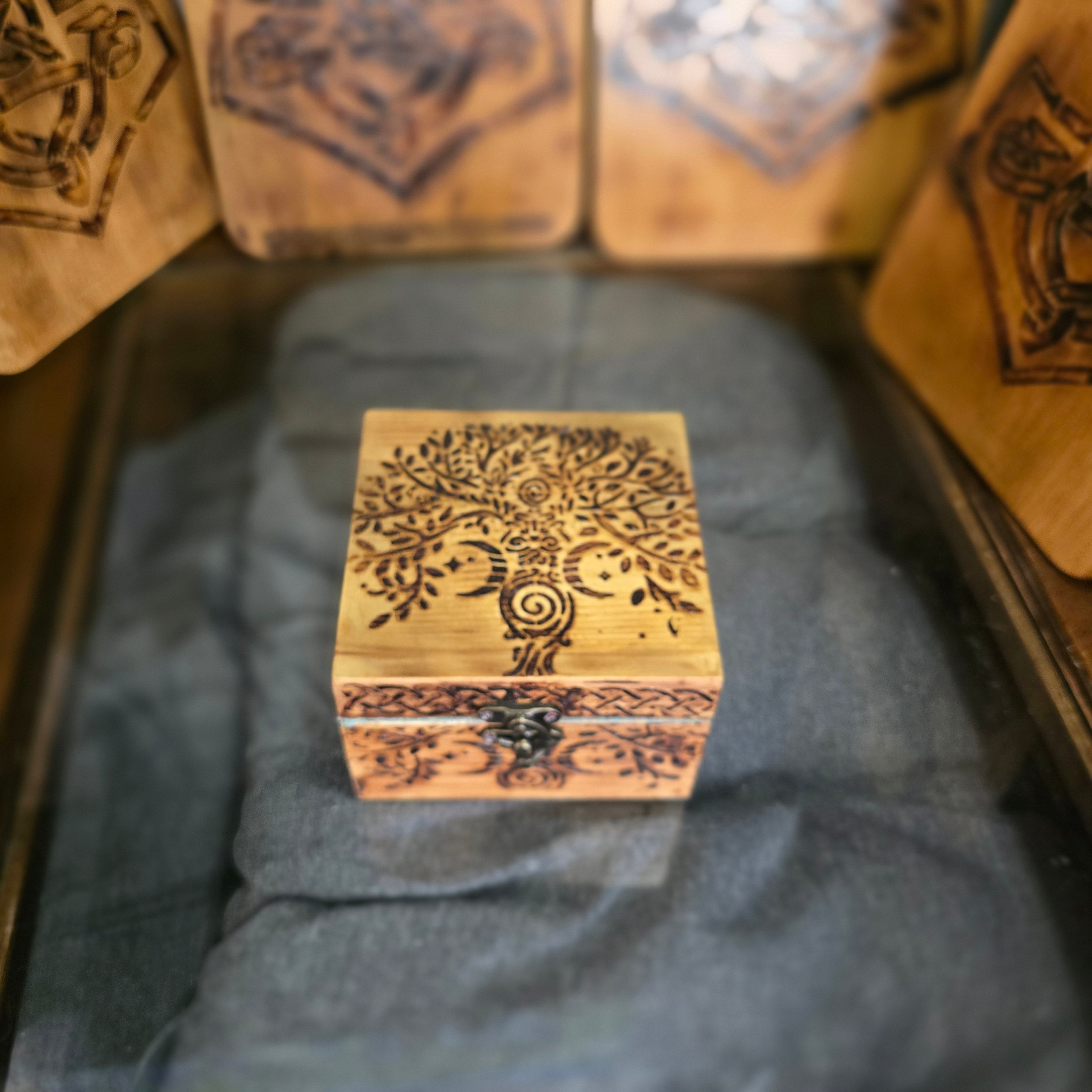 RUNE SET WITH CUSTOM CASE