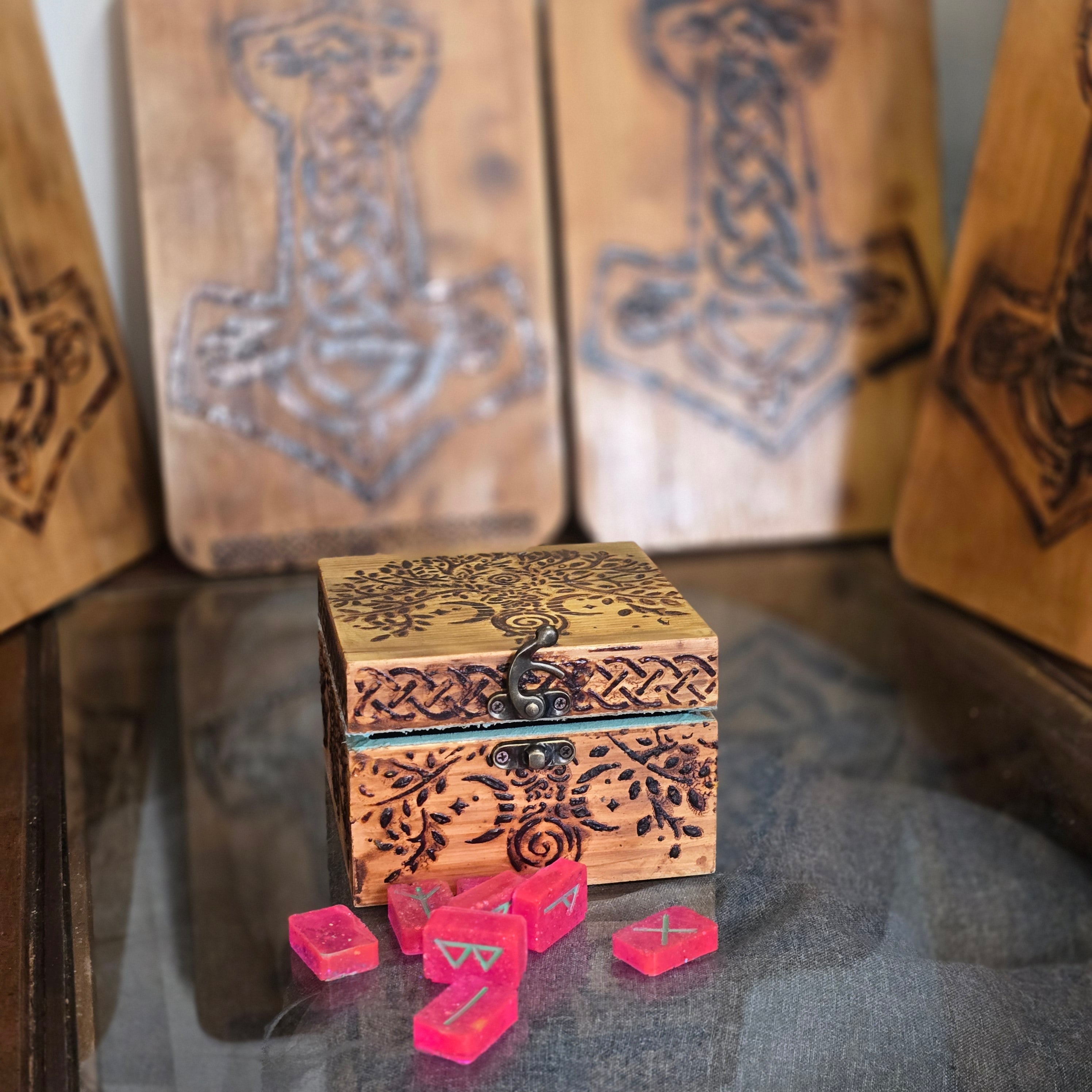 RUNE SET WITH CUSTOM CASE