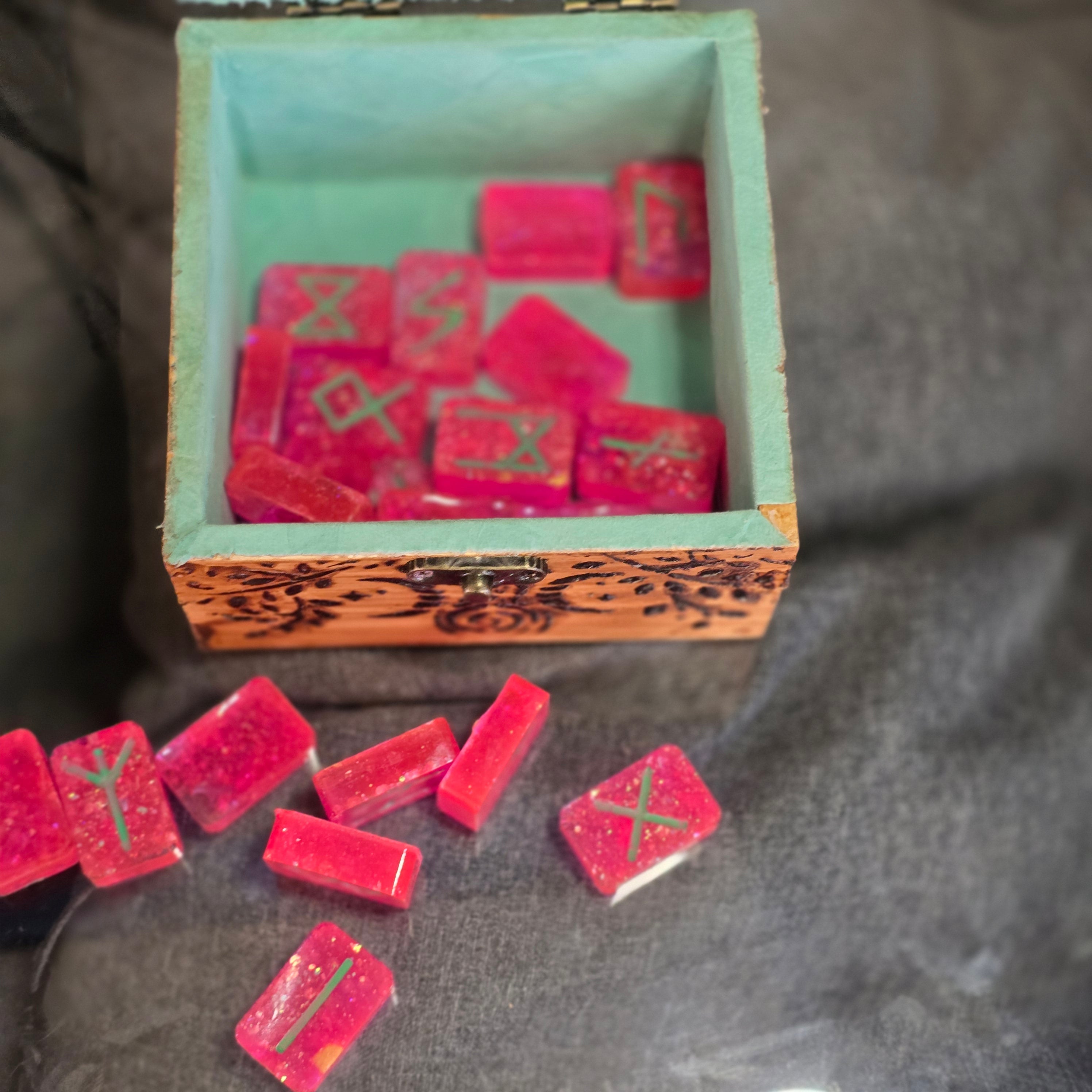 RUNE SET WITH CUSTOM CASE